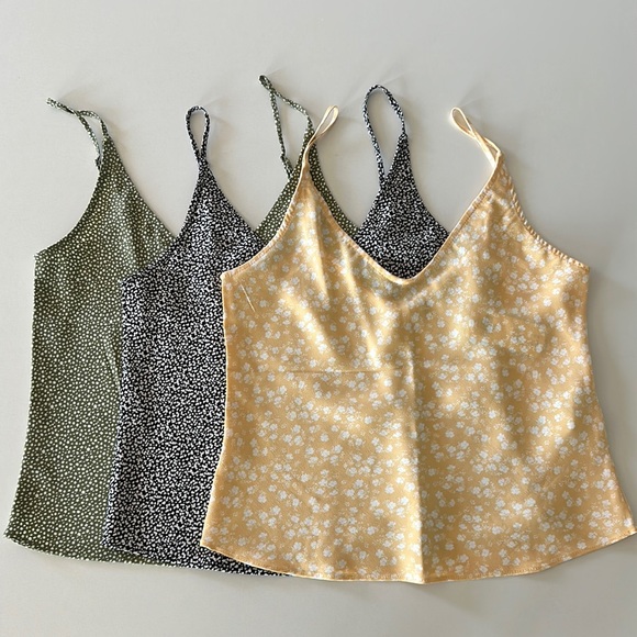 Abercrombie & Fitch Tops - Bundle Abercrombie tanks Sz Small